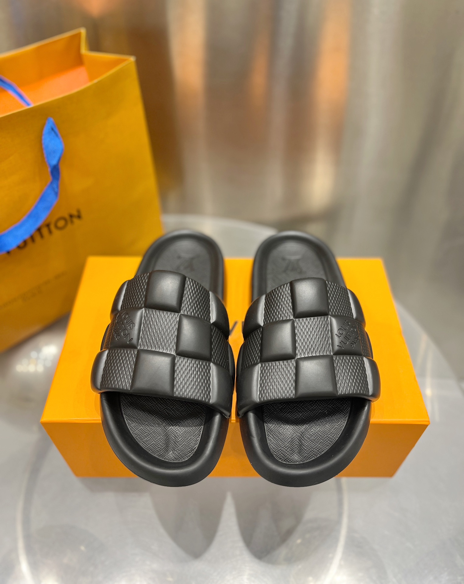 LV Waterfront Mule 1AAR9D